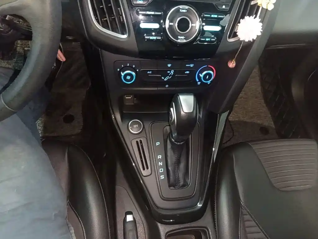 Focus 2018 hatchback classic 1.6L automatic stylish smart mobility version купить на сайте DeffCars