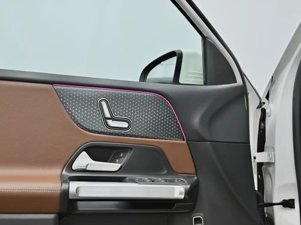 Mercedes-Benz GLB 2024 GLB 220 Dynamic купить на сайте DeffCars