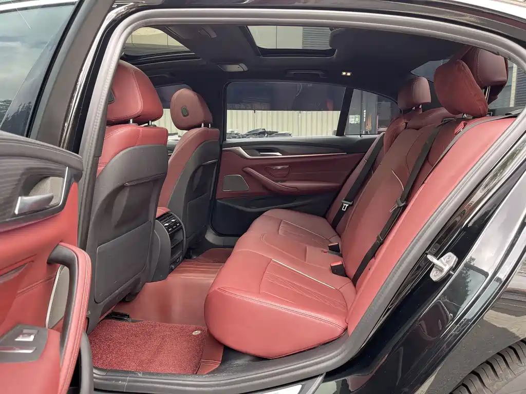 BMW 5 Series New Energy 2021 Model 535Le M Sports Package купить на сайте DeffCars