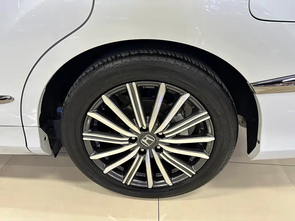 Alison 2024 2.0L e:HEV Deluxe Edition купить на сайте DeffCars