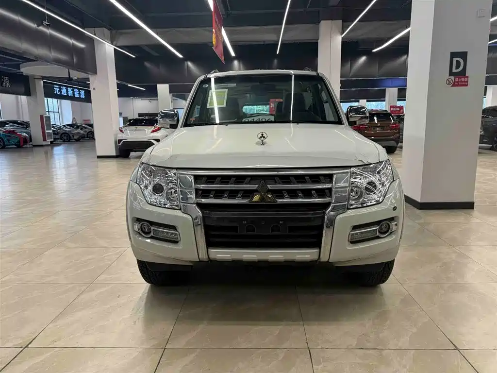 Pajero imported 2020 3.0L automatic standard version купить на сайте DeffCars