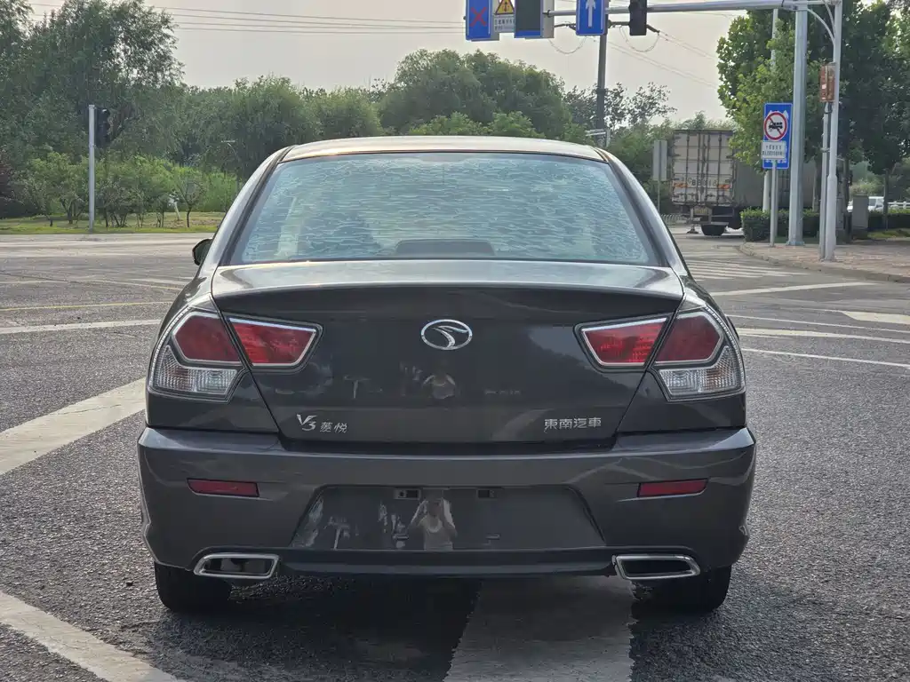 V3 Lingyue 2015 1.5L manual style version купить на сайте DeffCars