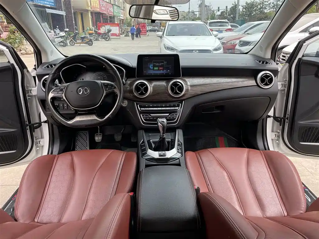 Saab D50 2019 1.5L Manual Premium Edition National VI купить на сайте DeffCars