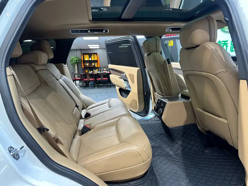 Range Rover 2025 3.0 L6 400PS Extended Edition купить на сайте DeffCars