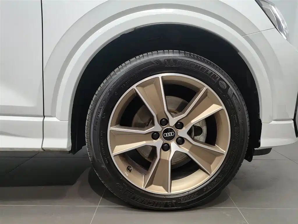 Audi Q2L 2024 35TFSI fashionable and dynamic купить на сайте DeffCars