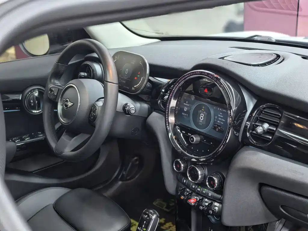 MINI 2023 facelift 1.5T COOPER Artist five-door version купить на сайте DeffCars