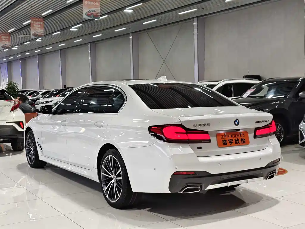 BMW 5 Series 2023 530Li Leading M Sports Package купить на сайте DeffCars