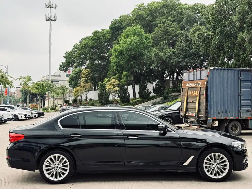 BMW 5 Series 2018 facelift 530Li leading model luxury package купить на сайте DeffCars
