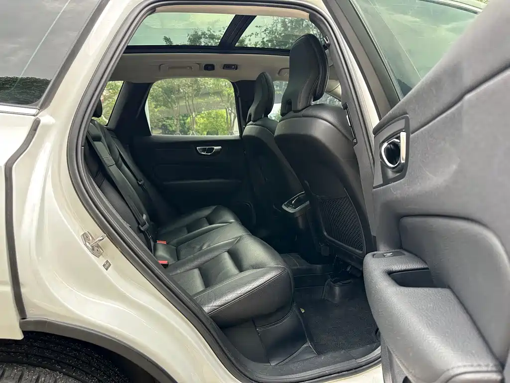 Volvo XC60 2020 T5 four-wheel drive Zhiyuan Deluxe Edition купить на сайте DeffCars