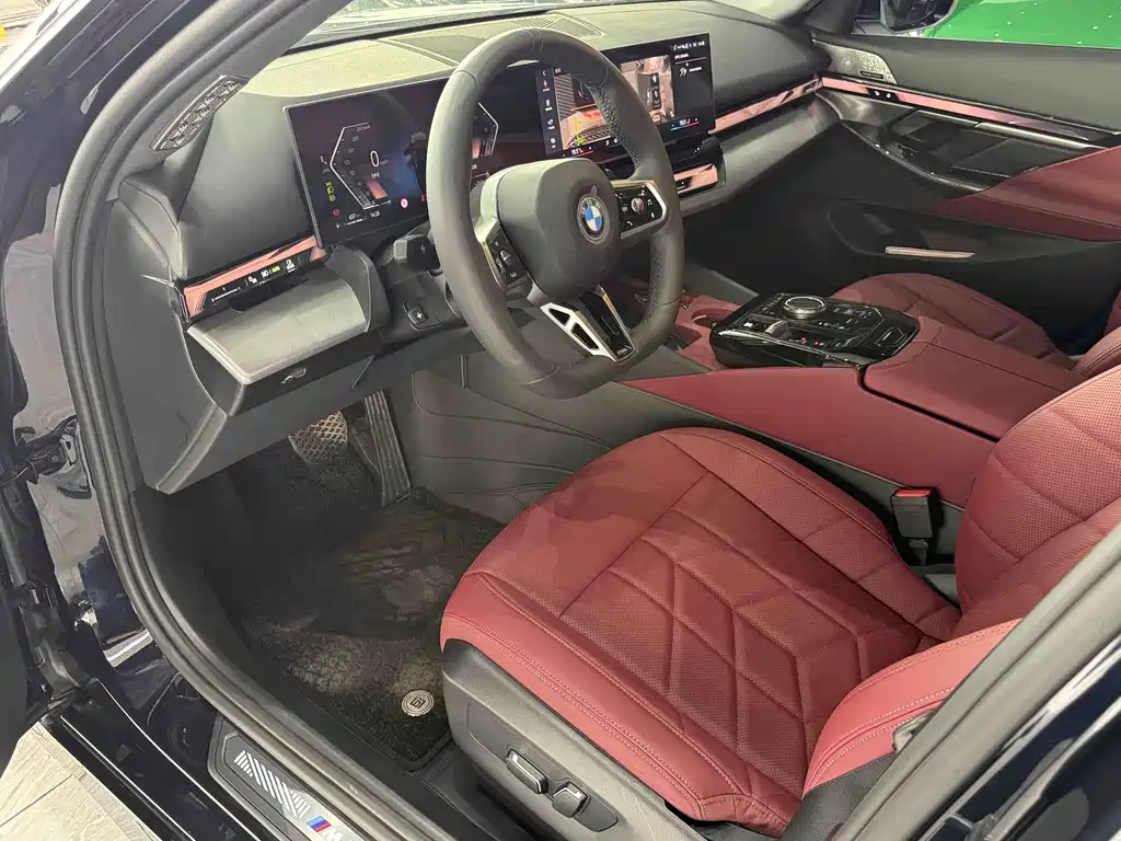 BMW 5 Series 2025 530Li Leading M Sports Package купить на сайте DeffCars