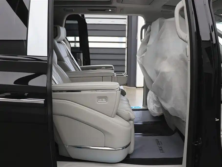 Volvo EM90 2025 Ultra six-seater купить на сайте DeffCars