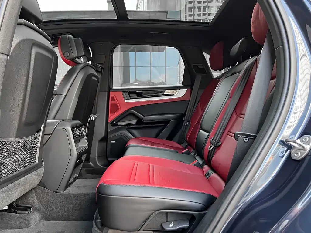 Cayenne New Energy 2024 Cayenne E-Hybrid 2.0T купить на сайте DeffCars