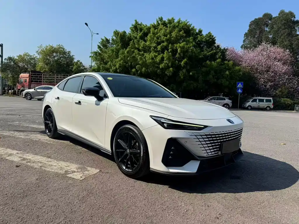 Changan UNI-V 2022 1.5T premium model купить на сайте DeffCars