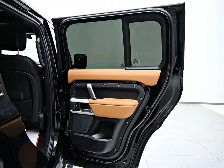 Land Rover Defender 2024 110 3.0T P400 X-DYNAMIC HSE купить на сайте DeffCars