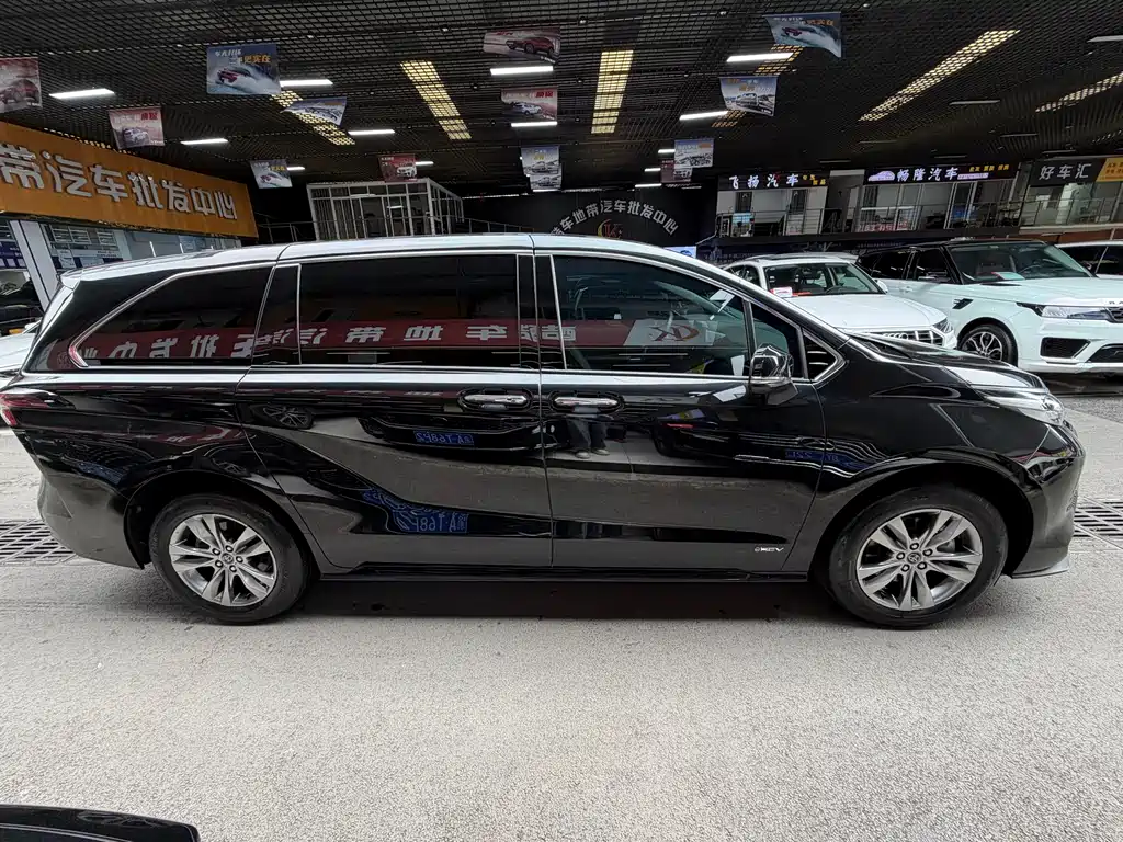 SIENNA 2024 2.5L Hybrid Deluxe Edition купить на сайте DeffCars