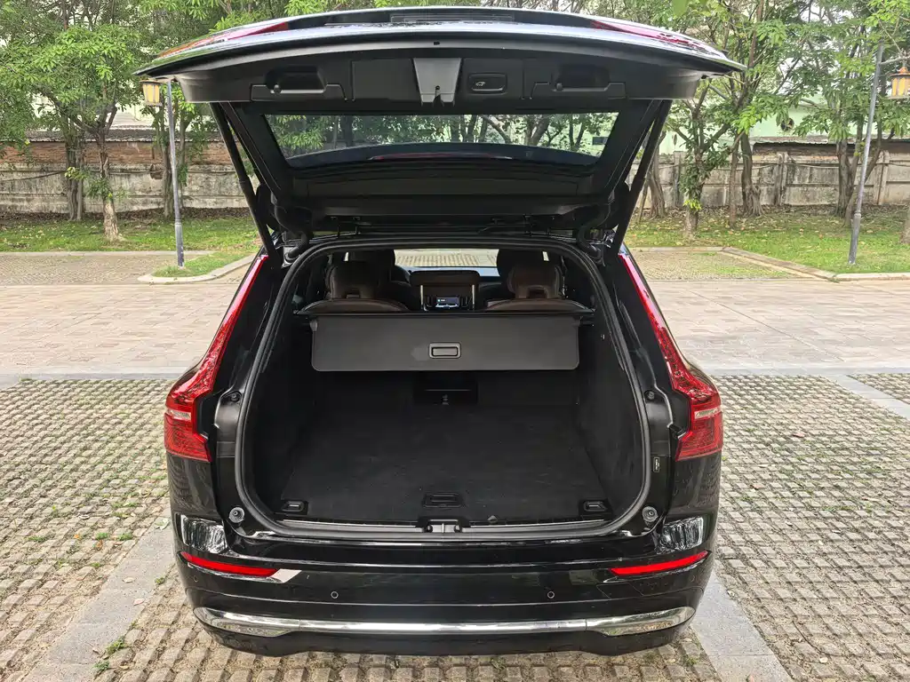 Volvo XC60 2022 B5 four-wheel drive Zhiyi Luxury Edition купить на сайте DeffCars