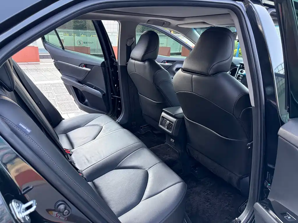 Camry 2018 2.5G Deluxe Edition купить на сайте DeffCars