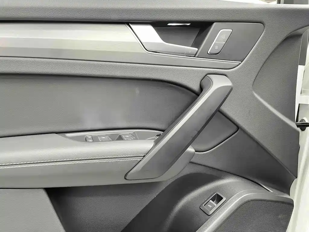 Audi Q5L 2024 40 TFSI fashionable and dynamic купить на сайте DeffCars
