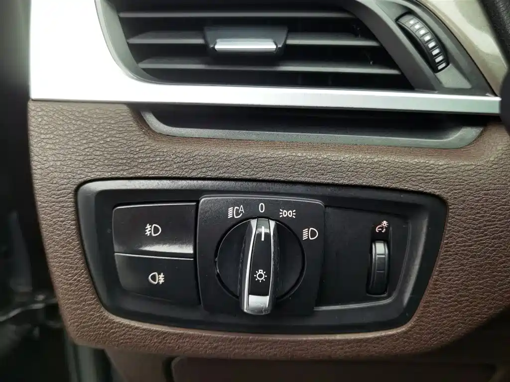BMW X1 2018 sDrive18Li Exclusive Model купить на сайте DeffCars