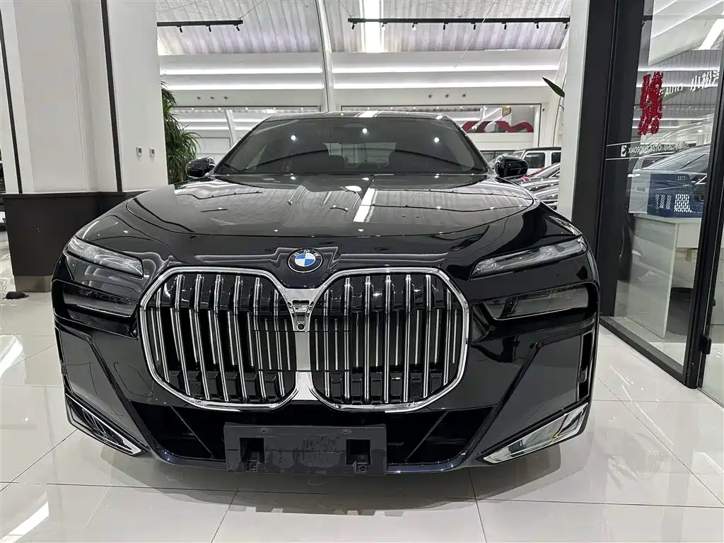 BMW 7 Series 2023 740Li Leading M Sports Package купить на сайте DeffCars