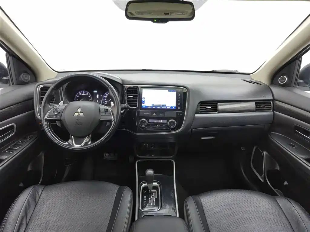 Outlander 2018 2.4L four-wheel drive luxury version 7 seats купить на сайте DeffCars