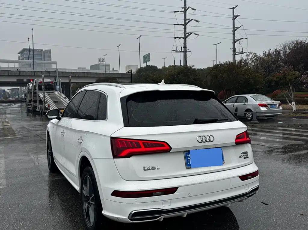 Audi Q5L 2020 40 TFSI enjoys fashionable style купить на сайте DeffCars