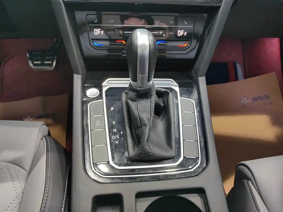 Magotan 2023 2 million commemorative edition 330TSI DSG leading model купить на сайте DeffCars