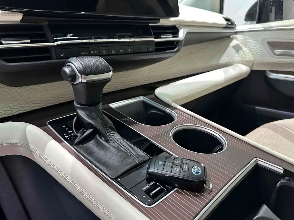 Grevia 2022 2.5L Hybrid Premium Edition купить на сайте DeffCars