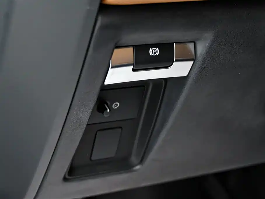 Land Rover Defender 2024 110 3.0T P400 X-DYNAMIC HSE купить на сайте DeffCars