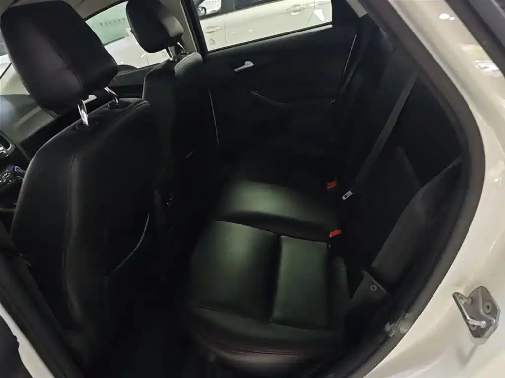 Focus 2018 hatchback classic 1.6L automatic comfort smart mobility version купить на сайте DeffCars