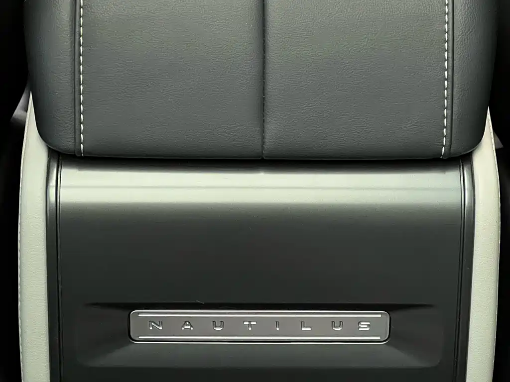 Voyager 2023 2.0T four-wheel drive Zunrui version купить на сайте DeffCars