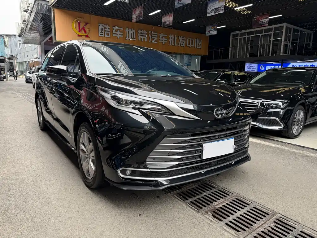 SIENNA 2024 2.5L Hybrid Deluxe Edition купить на сайте DeffCars