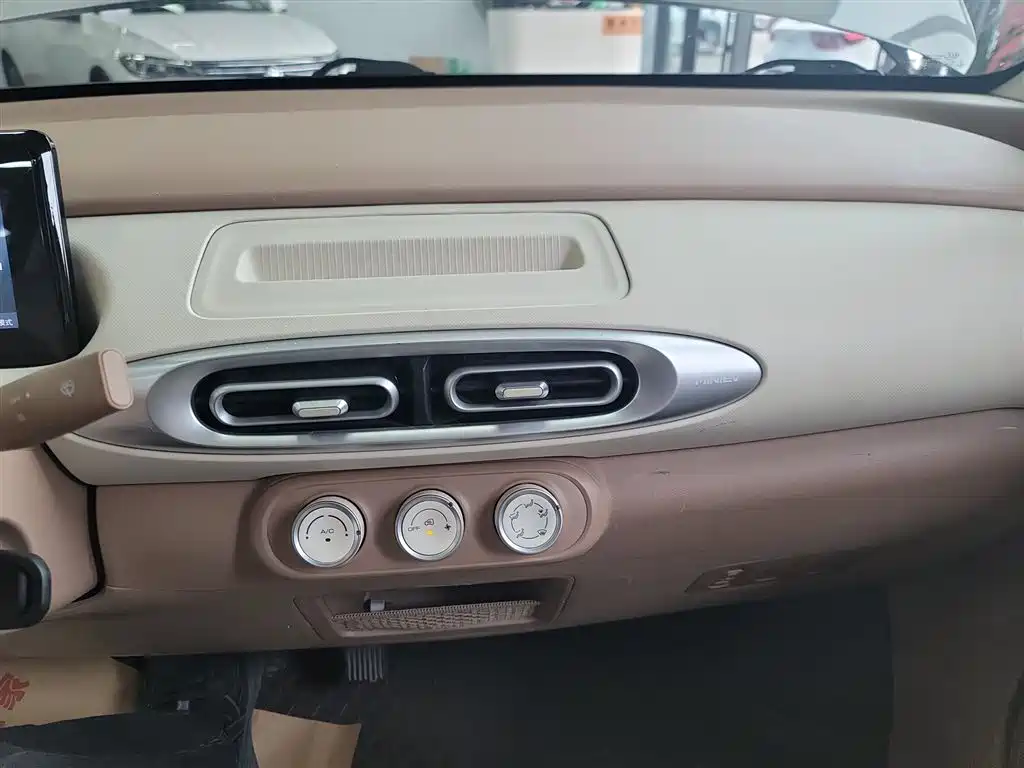 Hongguang MINIEV 2025 fourth generation four-door version advanced model купить на сайте DeffCars