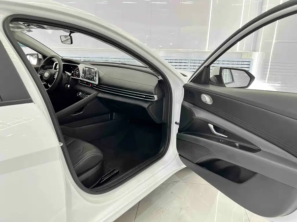 Elantra 2023 1.5L CVT GLS Leading Edition купить на сайте DeffCars