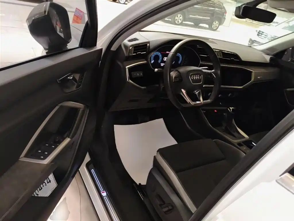 Audi Q3 2019 35 TFSI Fashionable and Dynamic купить на сайте DeffCars