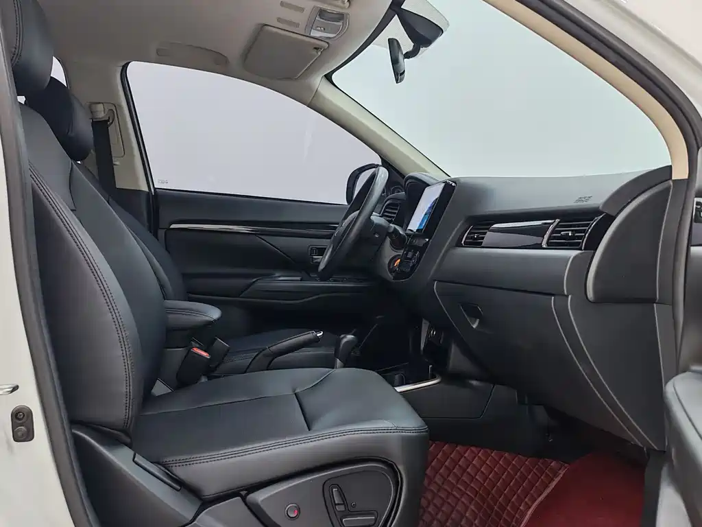Outlander 2021 facelift 2.0L 2WD smooth version 5 seats купить на сайте DeffCars