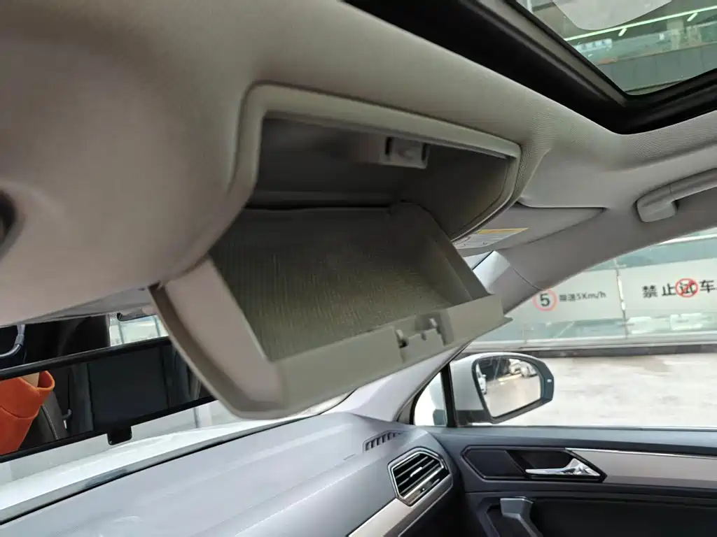 Tiguan L 2019 330TSI automatic two-wheel drive panoramic comfort version National VI купить на сайте DeffCars