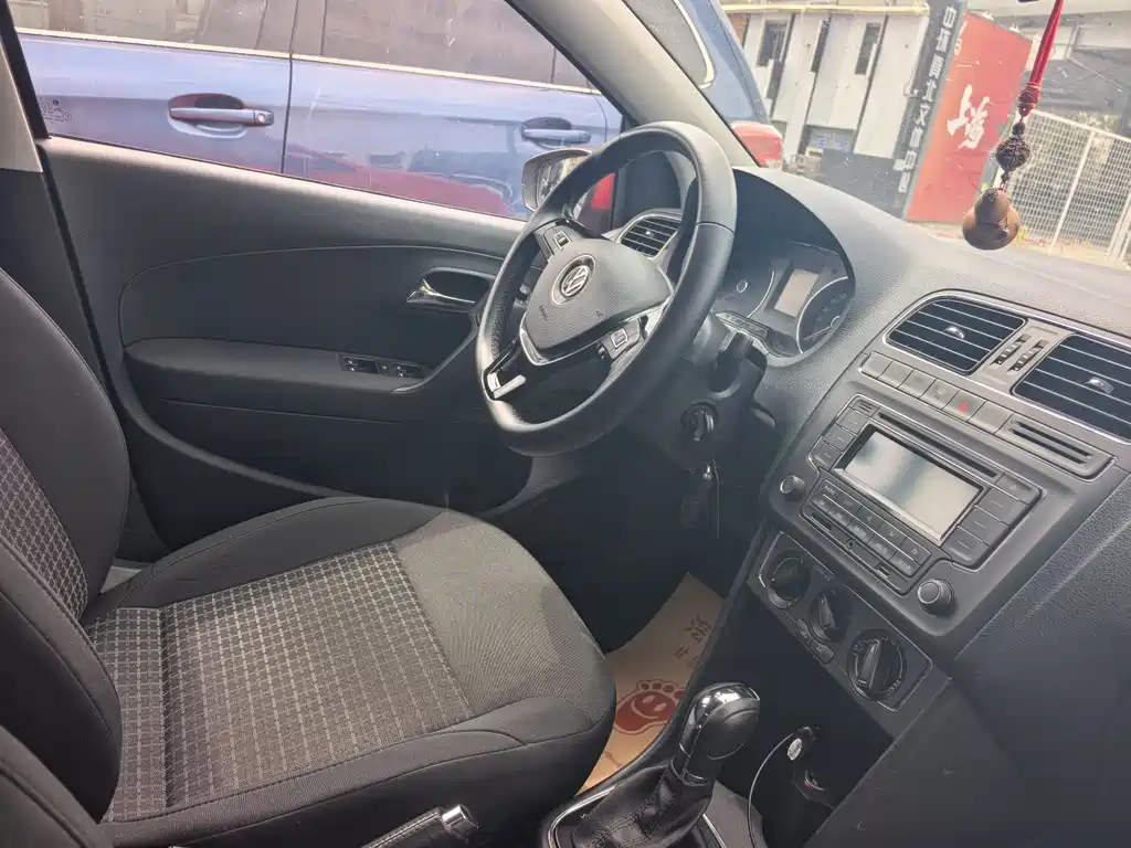 Polo 2016 1.6L automatic comfort model купить на сайте DeffCars