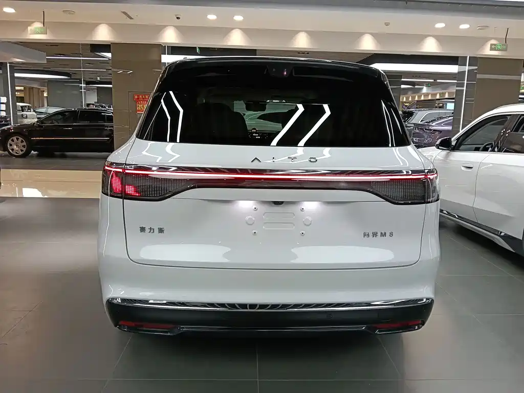 Wenjie M8 2025 extended range Max version 37kWh 6-seater version (192-line lidar) купить на сайте DeffCars
