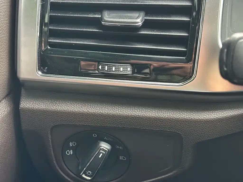 Touron 2019 380TSI four-wheel drive luxury version National VI купить на сайте DeffCars