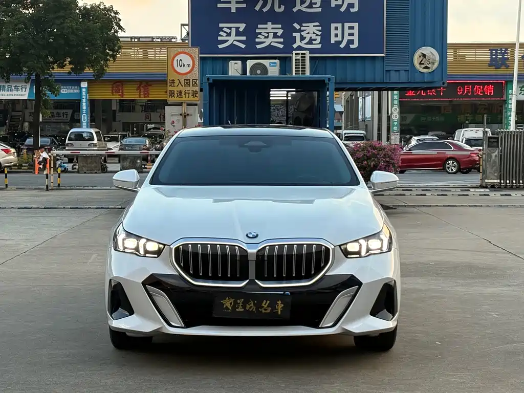 BMW 5 Series 2025 530Li Leading M Sports Package купить на сайте DeffCars