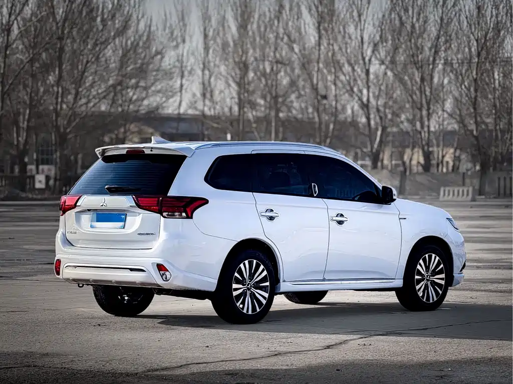 Outlander 2021 facelift 2.0L 2WD Enjoy Edition 5 seats купить на сайте DeffCars