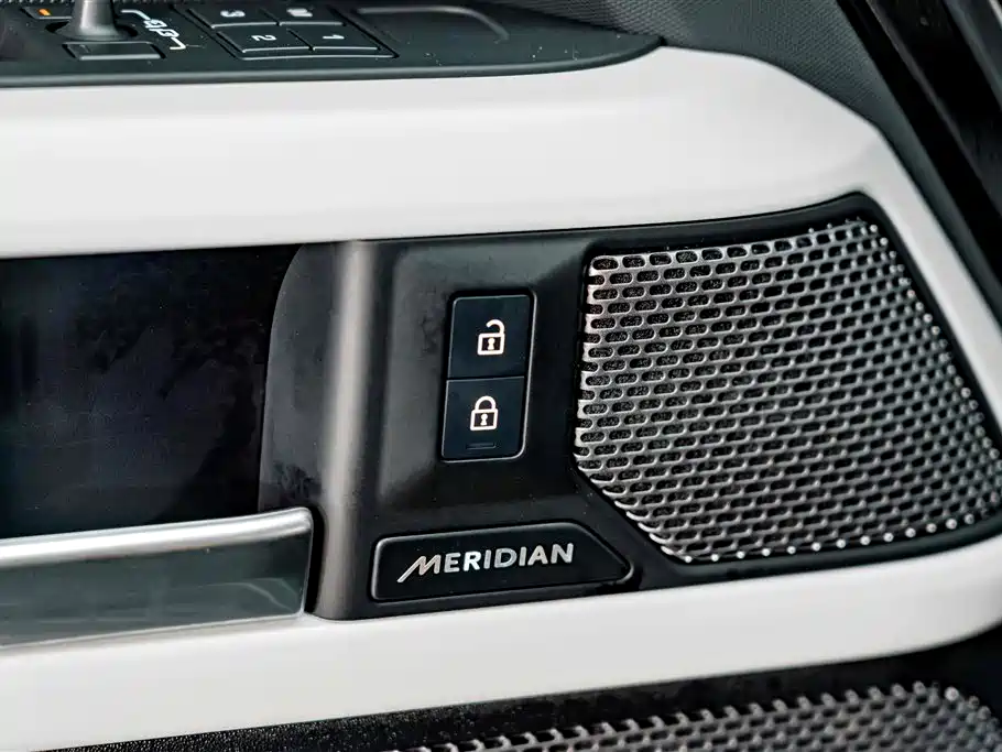 Land Rover Defender 2024 110 3.0T P400 X-DYNAMIC HSE купить на сайте DeffCars