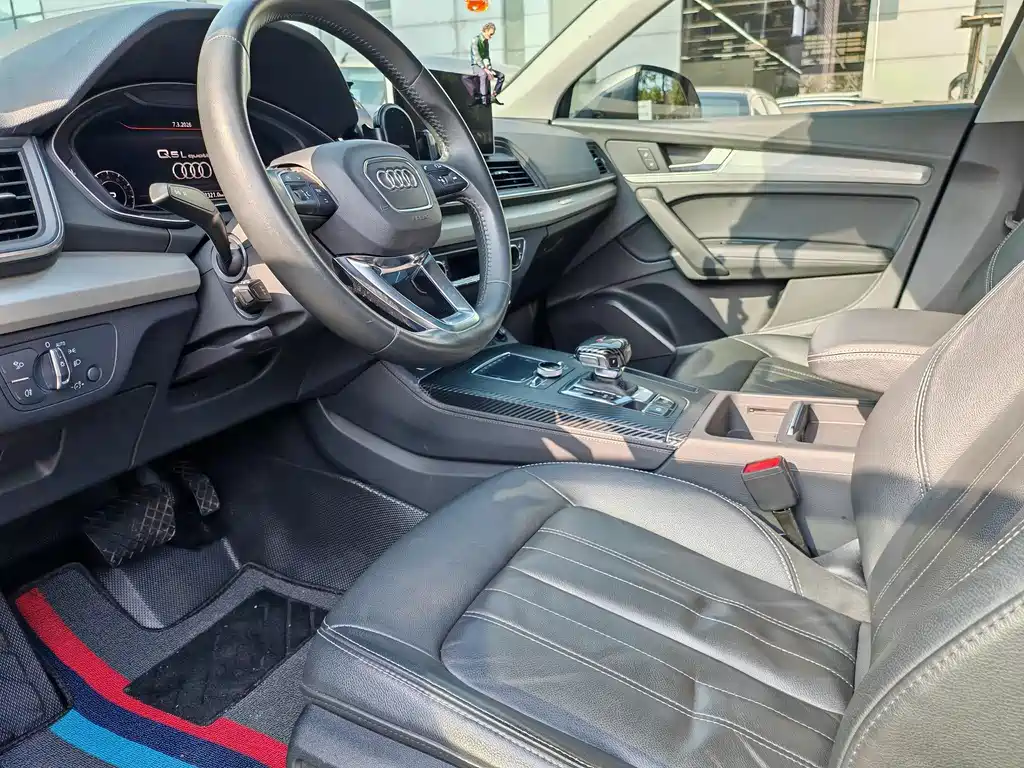 Audi Q5L 2018 40 TFSI enjoys fashionable style, National V купить на сайте DeffCars