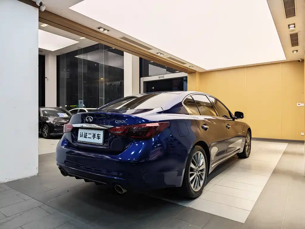 Infiniti Q50L 2018 2.0T Premium Edition National VI купить на сайте DeffCars