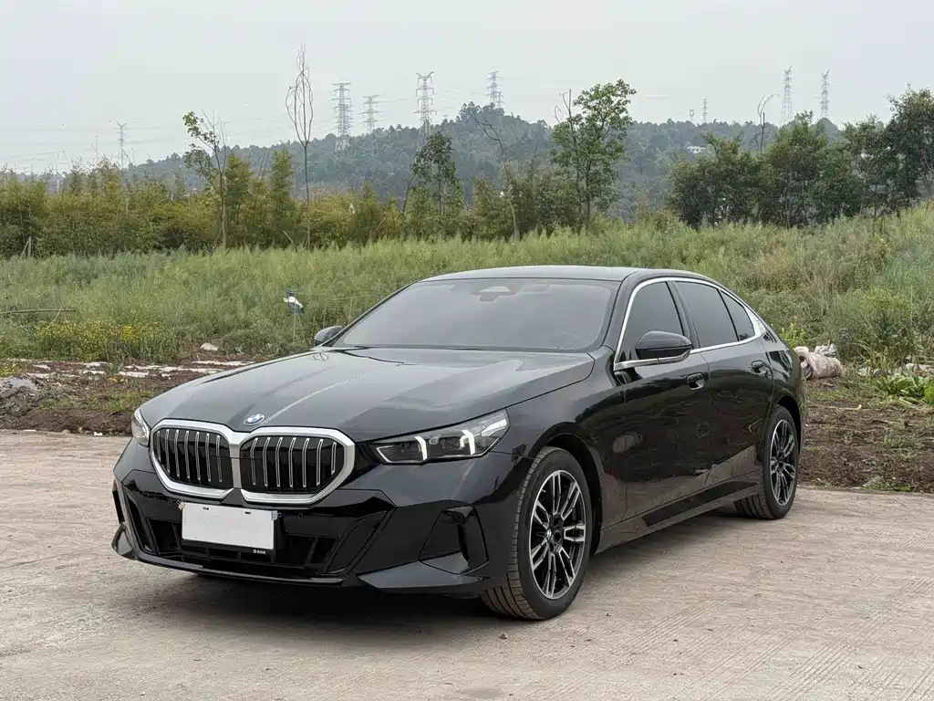 BMW 5 Series 2025 530Li Leading M Sports Package купить на сайте DeffCars