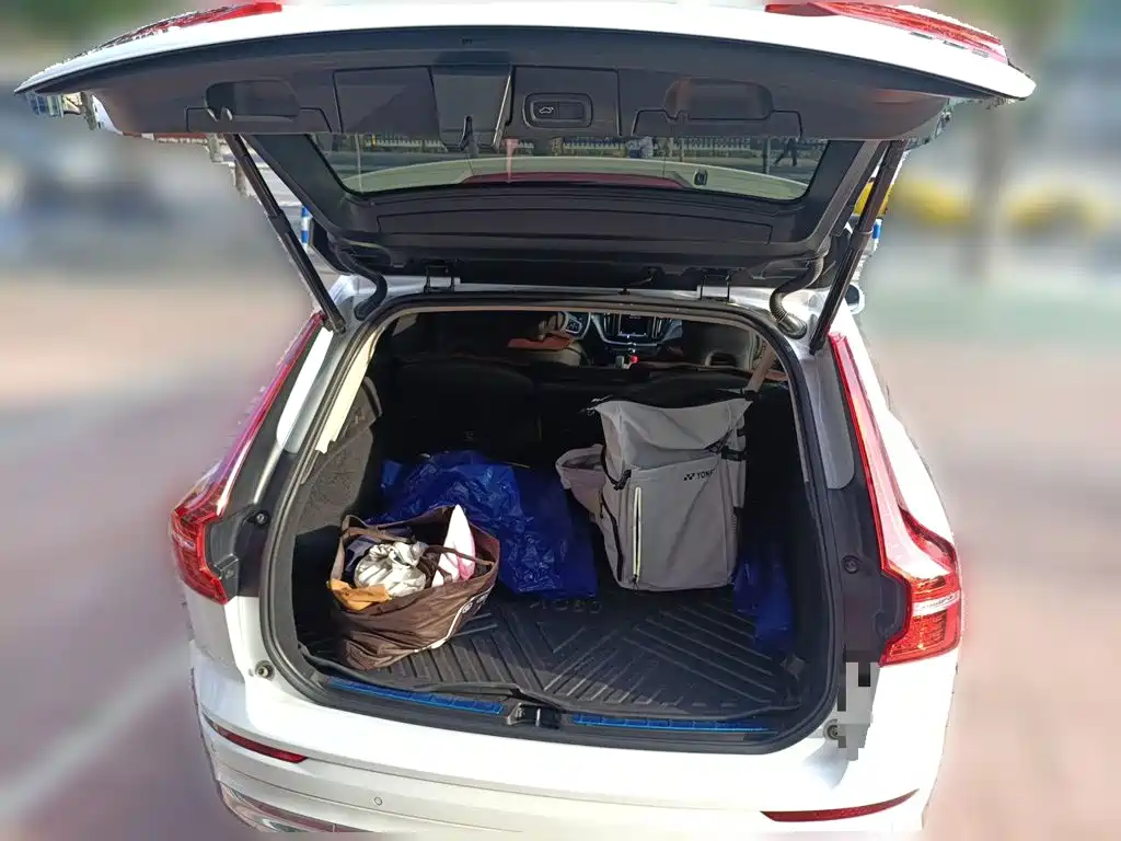 Volvo XC60 2023 B5 four-wheel drive Zhiyi Luxury Edition купить на сайте DeffCars