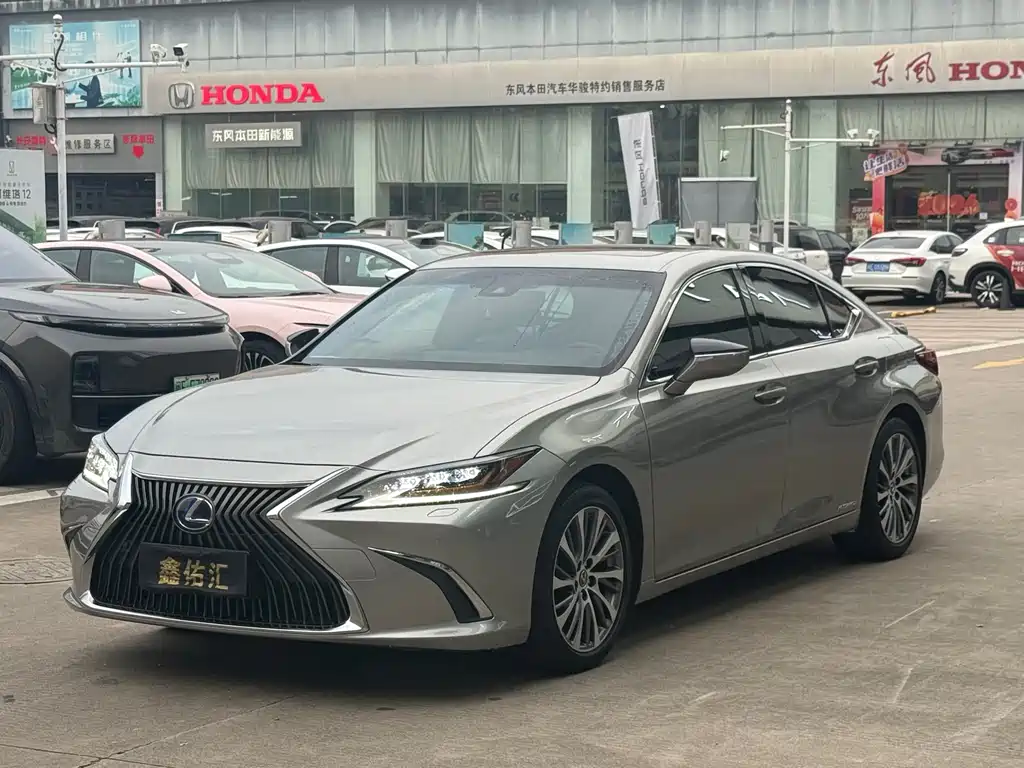 Lexus ES 2018 300h Exclusive Edition National V купить на сайте DeffCars
