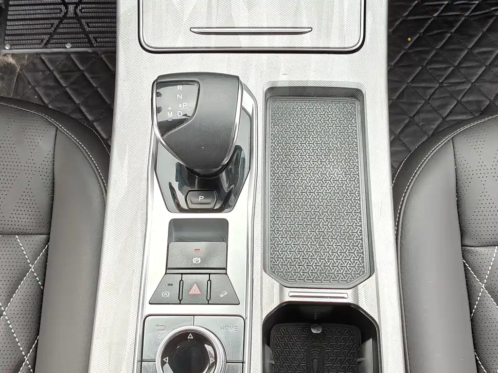 Jietu X70 PLUS 2023 model 1.6T DCT powerhouse 7 seats купить на сайте DeffCars