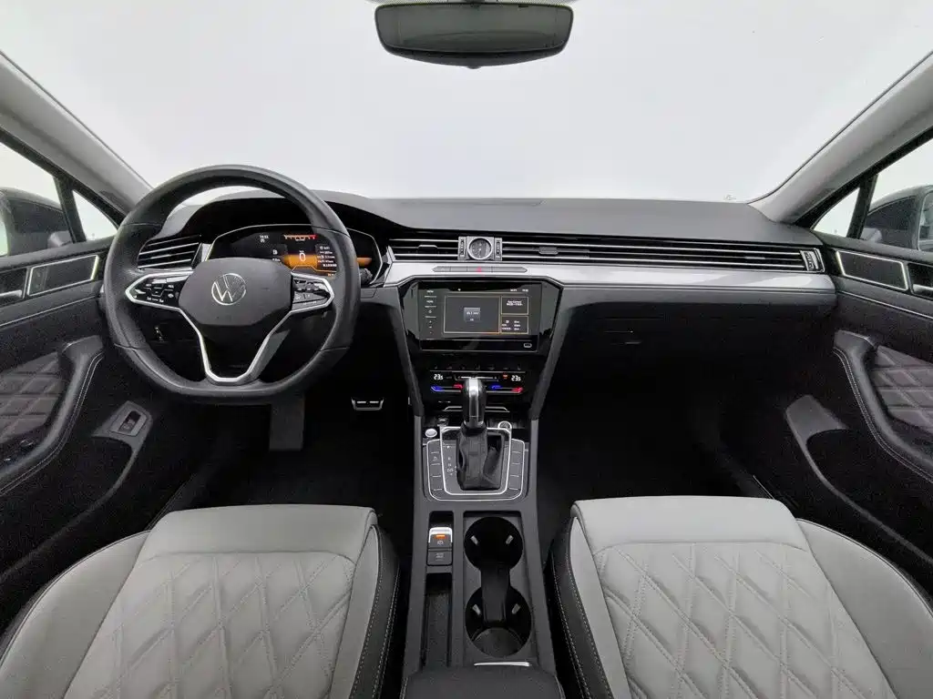 Magotan 2023 2 million commemorative edition 330TSI DSG leading model купить на сайте DeffCars